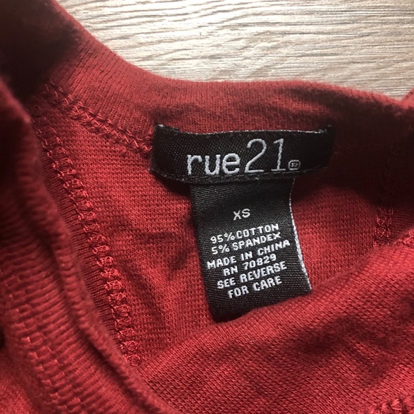 Red xs cropped top - Picture 3 of 3